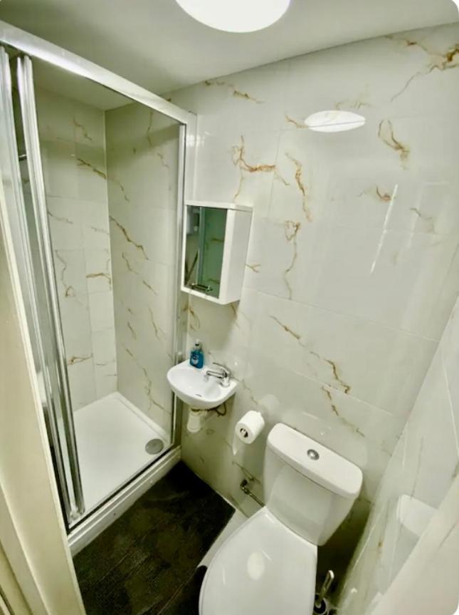 Modern Studio Apartment Sleeps 4 People Opposite Westfield Shepherds Bush London Exterior photo
